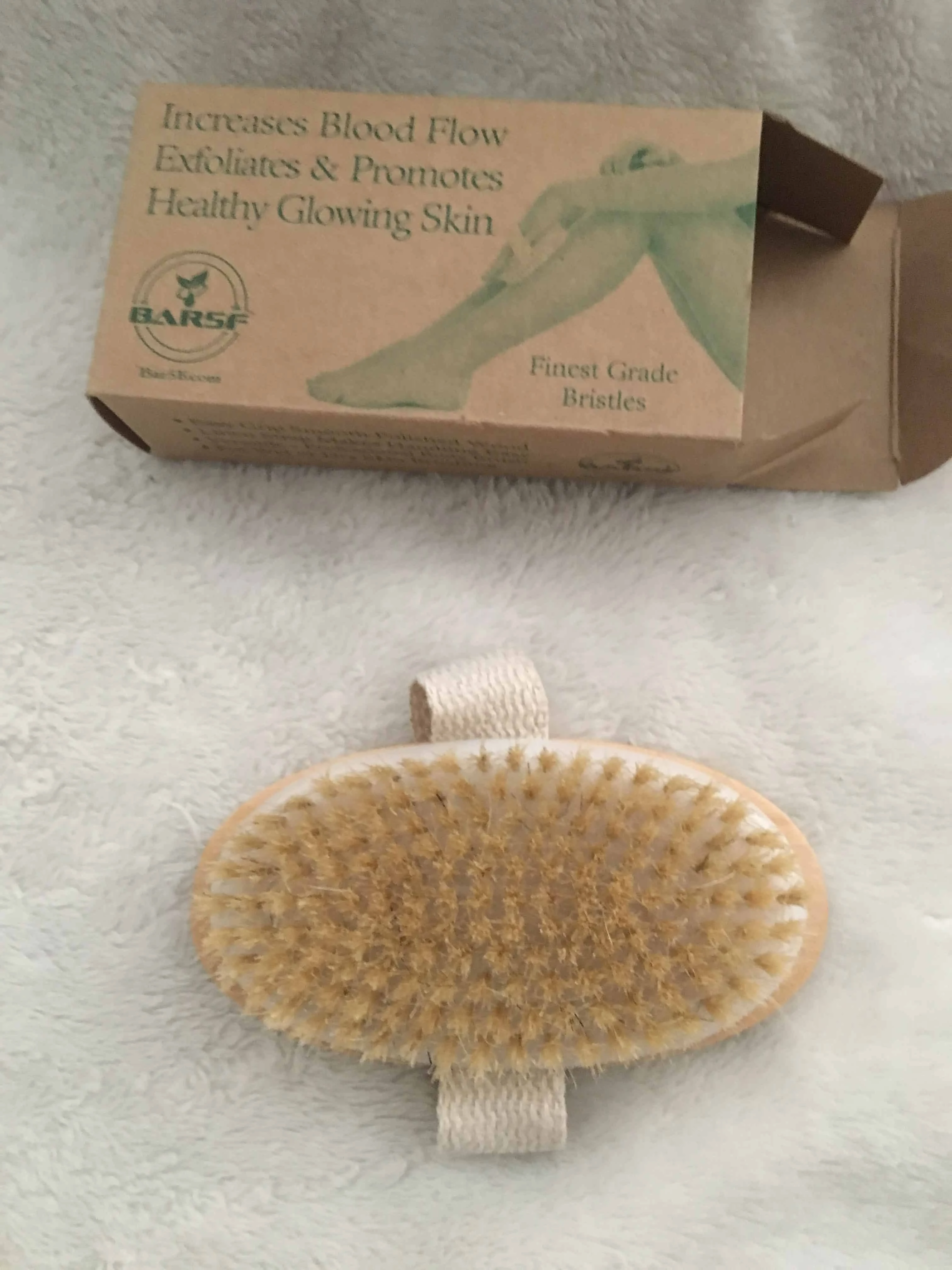 dry brush box open with the dry brush next to it.